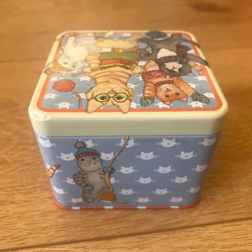 Vtg‎ Emma Ball Kittens Mittens Square Storage Tin Cat Knitting Collectible 4